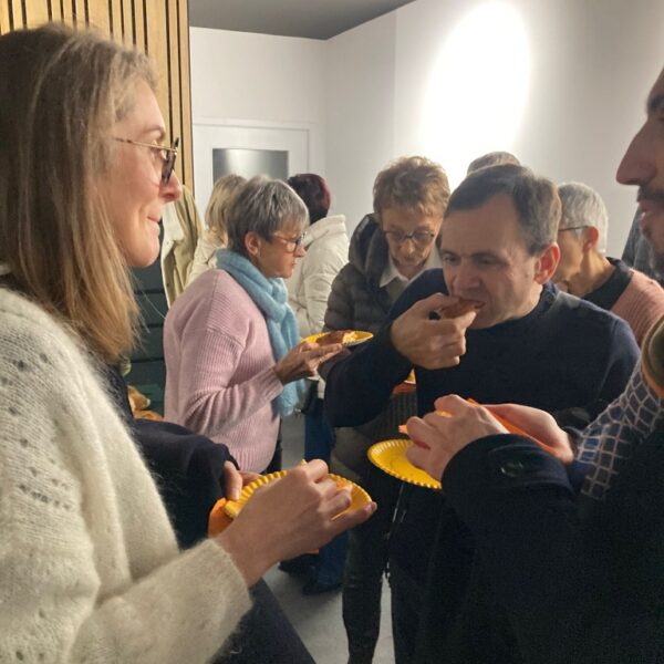 ça discute, mais chacun a bon appétit. N'est pas Pascal ? N'est-ce pas Manuella ? N'est-ce pas Gisèle ?